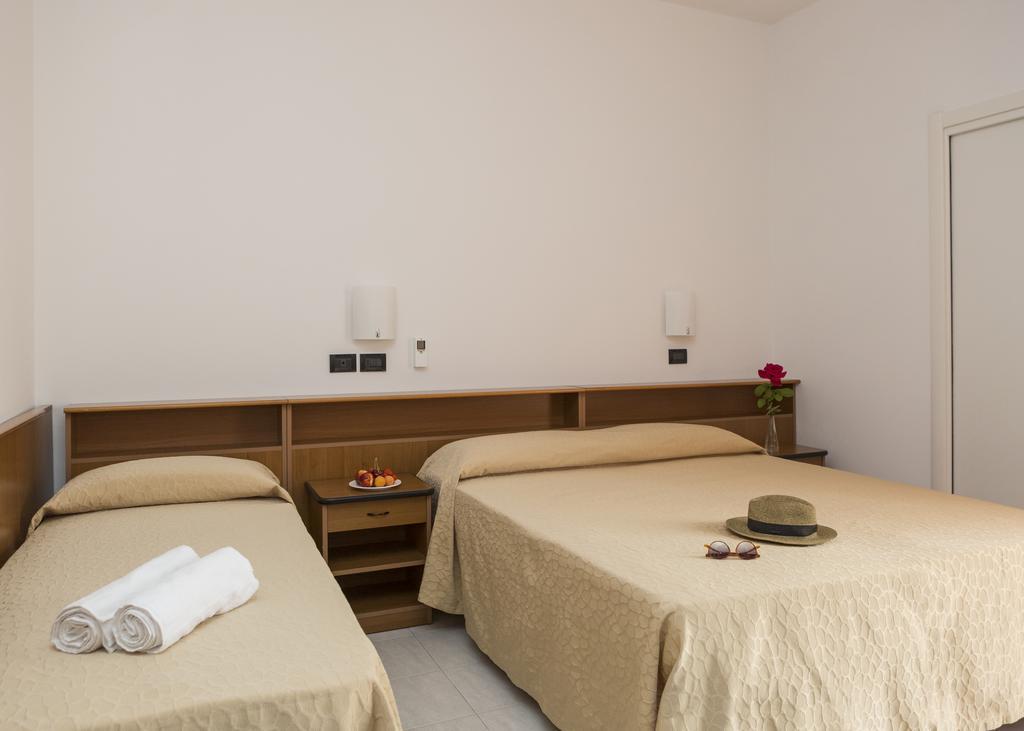 Hotel Villa Tosi Белларія-Іджеа-Марина Номер фото